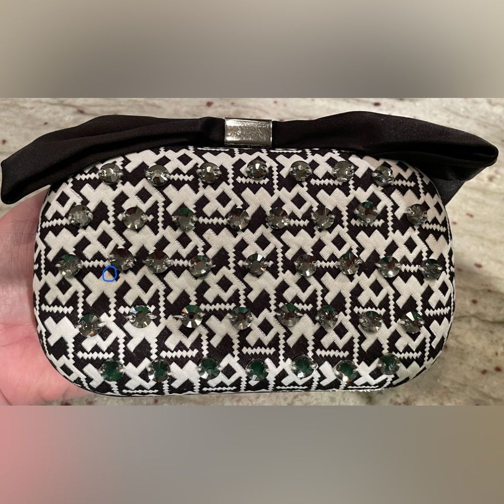 ‼️ L👀K ‼️ Mary Frances Aria black & white handbag clutch